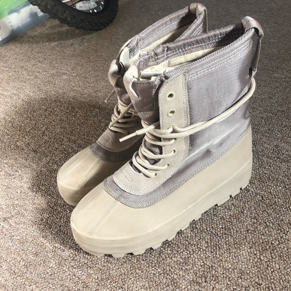 adidas yeezy boost 950 moonrock